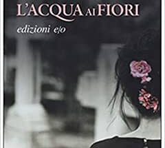 Cambiare l'acqua ai fiori