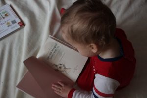 Libri per bambini da regalare a Natale 2011 - https://unsplash.com/photos/XUX2s1wsFmU?utm_source=unsplash&utm_medium=referral&utm_content=creditShareLink